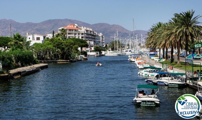 CAVALLET DE MAR Bootsliegeplatz  für Segelschiffe zum Verkauf von 9,10 mx 3,15 m in Empuriabrava