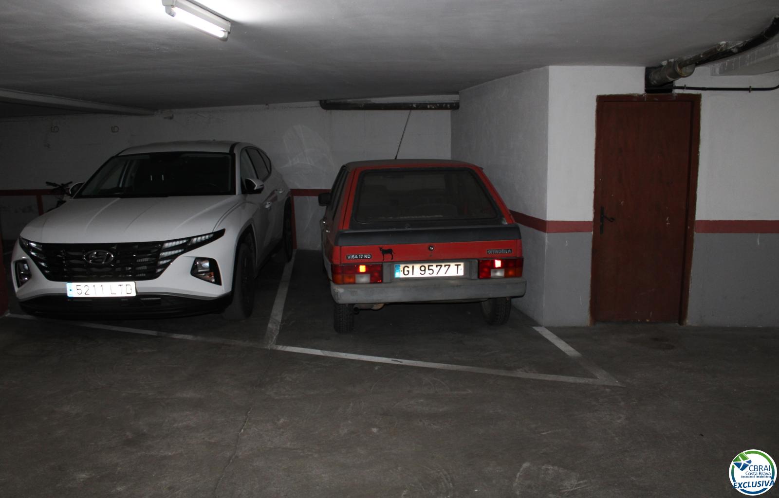 Plasa de parking en roses