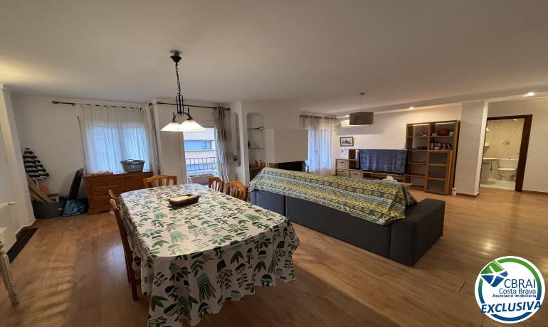 for saleFlat/Apartment Roses