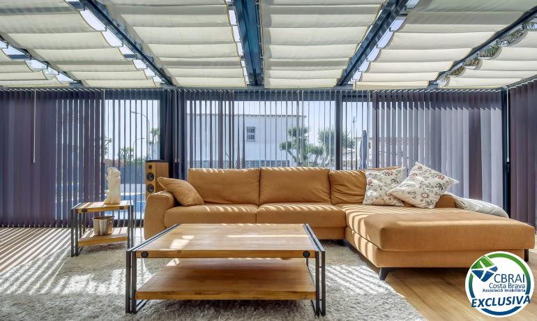 Preciosa casa reformada en el centro de Empuriabrava