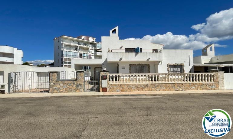 Venta de Casa Roses