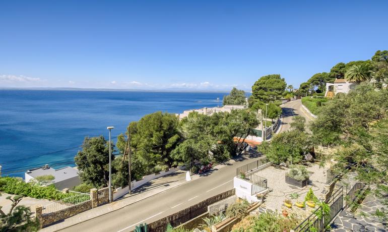 Impresionante villa en segunda línea de mar en Almadrava