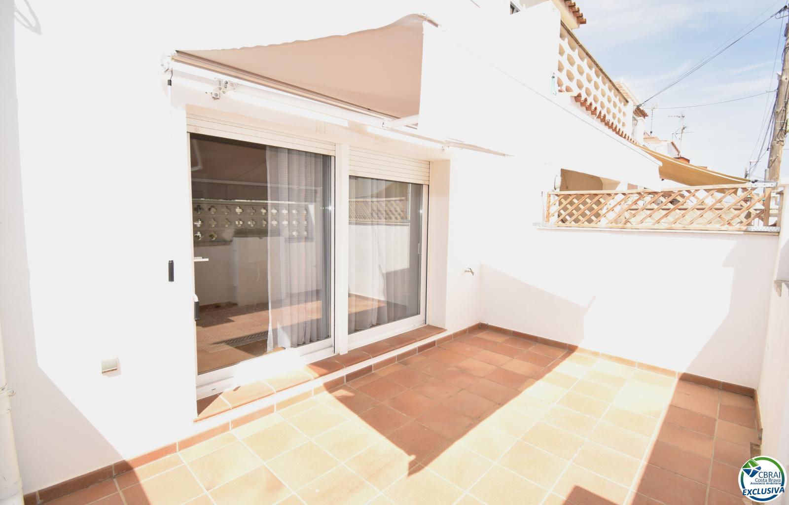 EMPURIABRAVA: New house with two bedrooms, patio, and garage for sale
