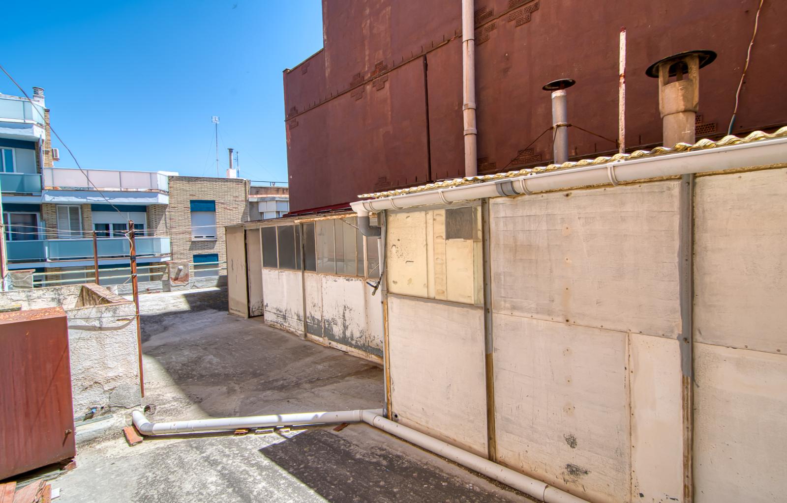 Would you like to live on one of the streets with the most history and character in Roses—practically right by the water—and enjoy the authentic Mediterranean essence every day? - Centre - Ref. CBR6537 - photo 30