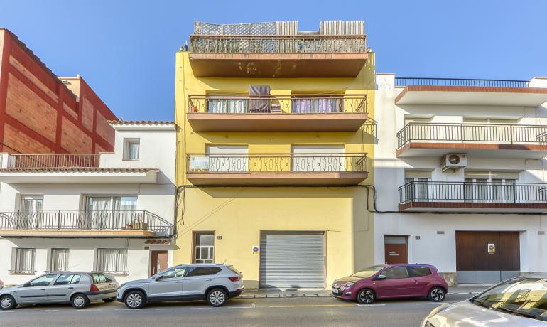 Charming renovated apartment with three bedrooms and terrace