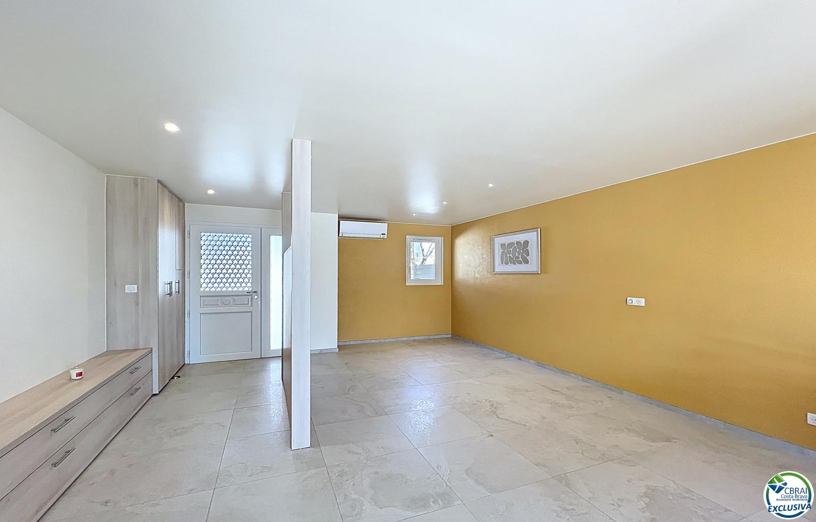 Renovated house with 5 bedrooms and tourist license in Empuriabrava, Peni area. - Ref. CBR6475 - photo 16