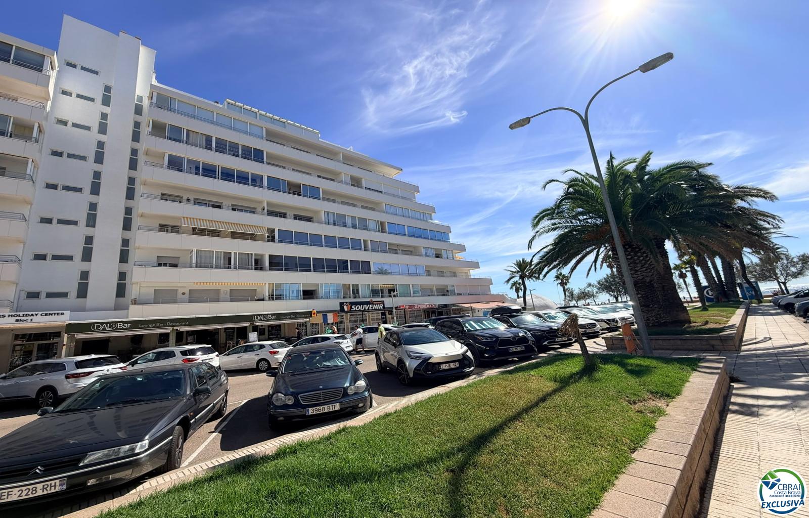 Seafront location, sea views, parking, swimming pools and gardens by the beach. - Santa Margarida - Ref. CBR6664 - photo 45