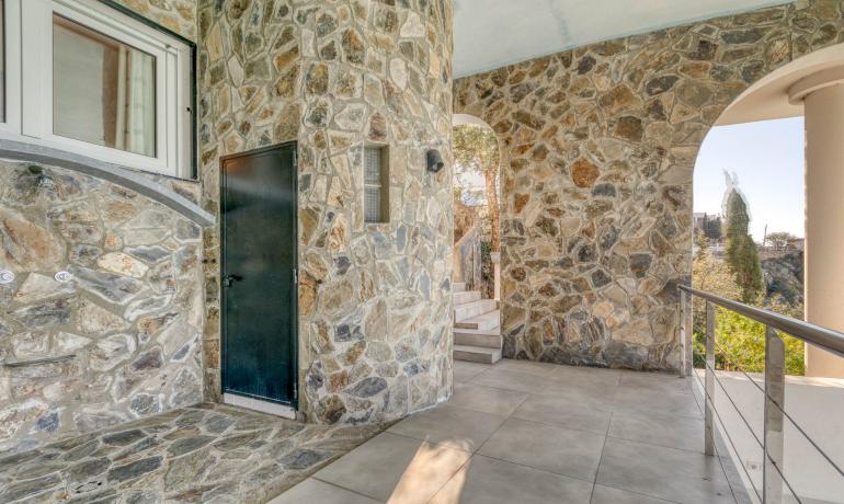 Beautiful house with infinity pool and spectacular views over the Bay of Roses