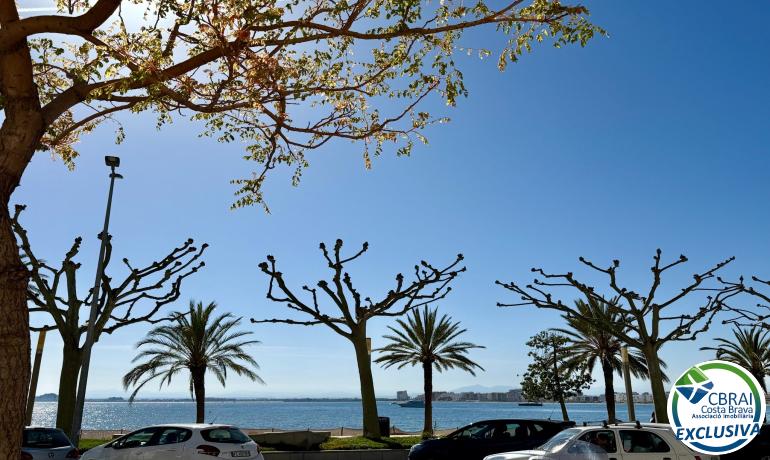 для продажиапартаменты Roses