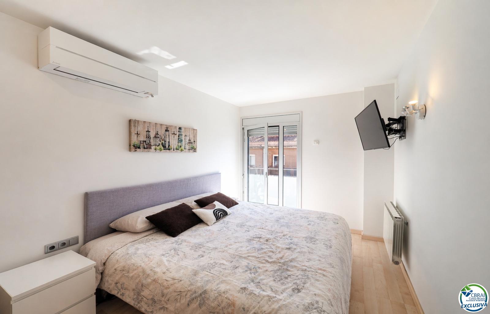 Penthouse duplex with large terrace and parking in central Roses - Centre - Ref. CBR6427 - photo 4
