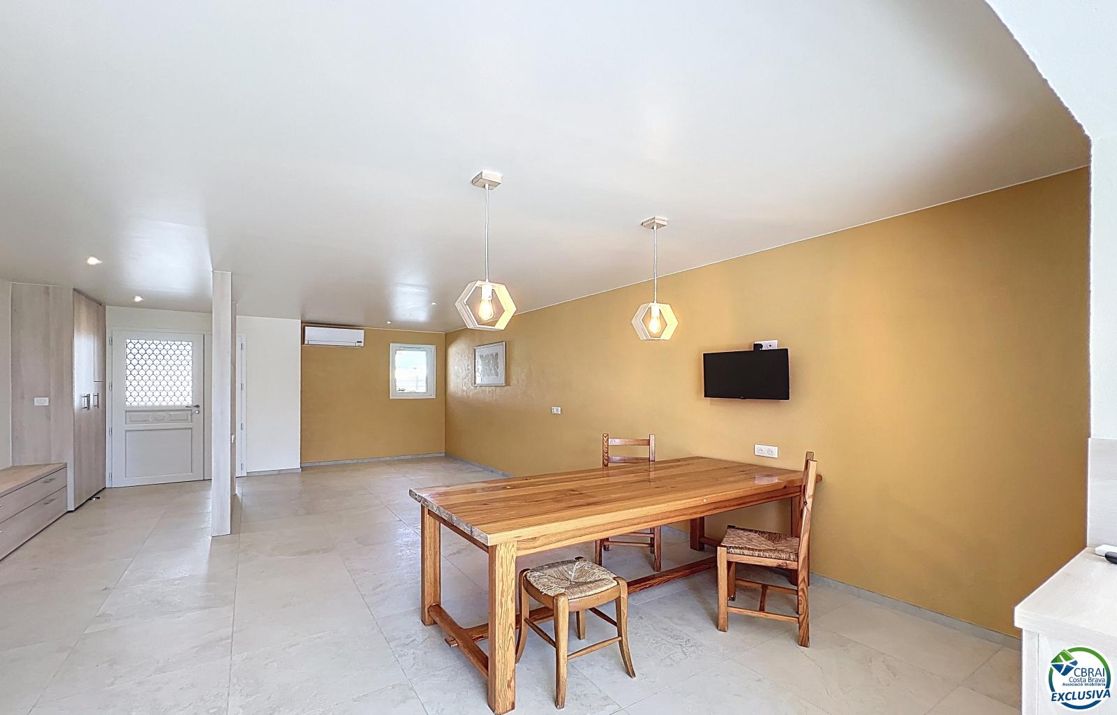 Renovated house with 5 bedrooms and tourist license in Empuriabrava, Peni area. - Ref. CBR6475 - photo 17