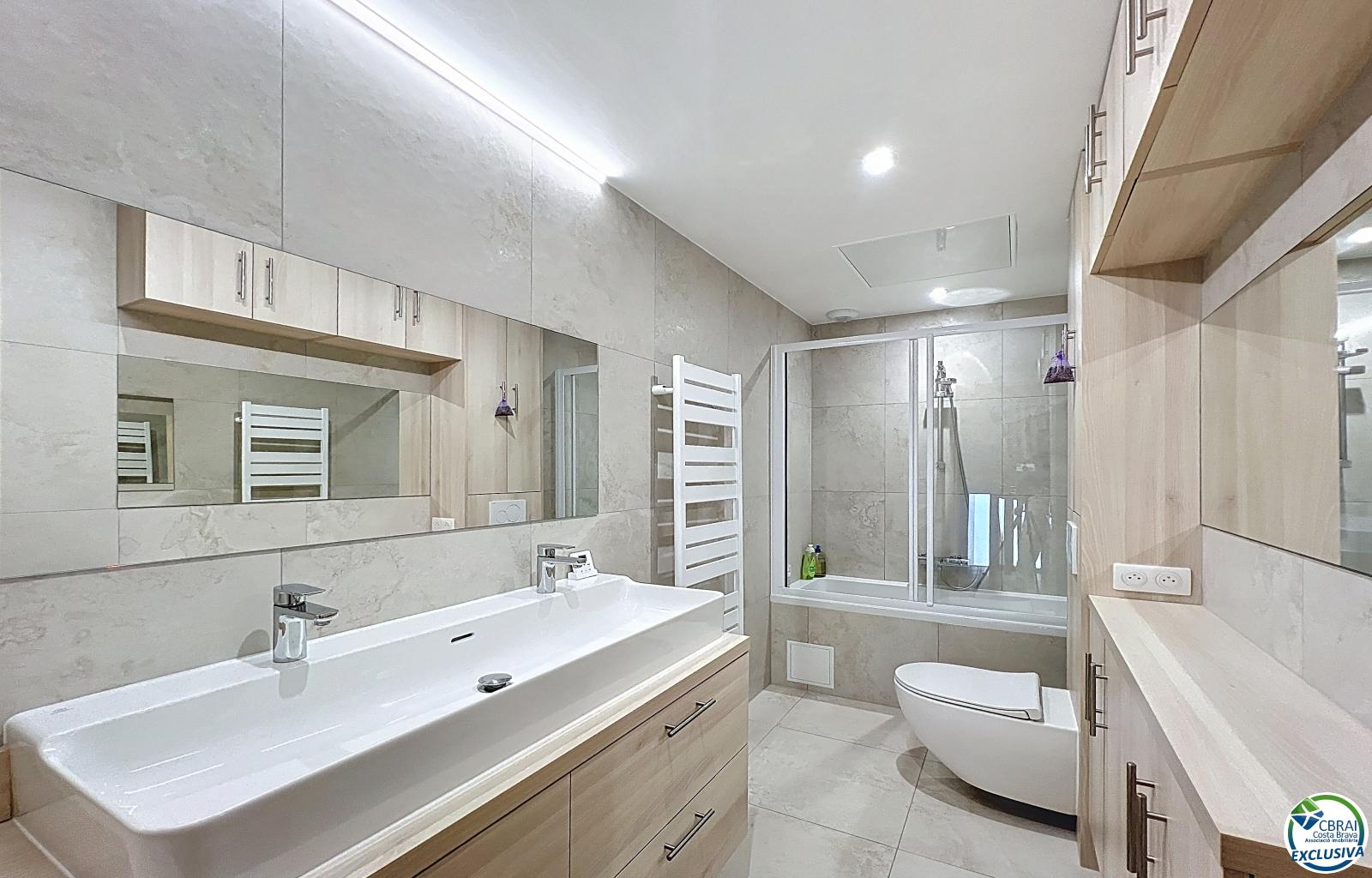 Renovated house with 5 bedrooms and tourist license in Empuriabrava, Peni area. - Ref. CBR6475 - photo 33