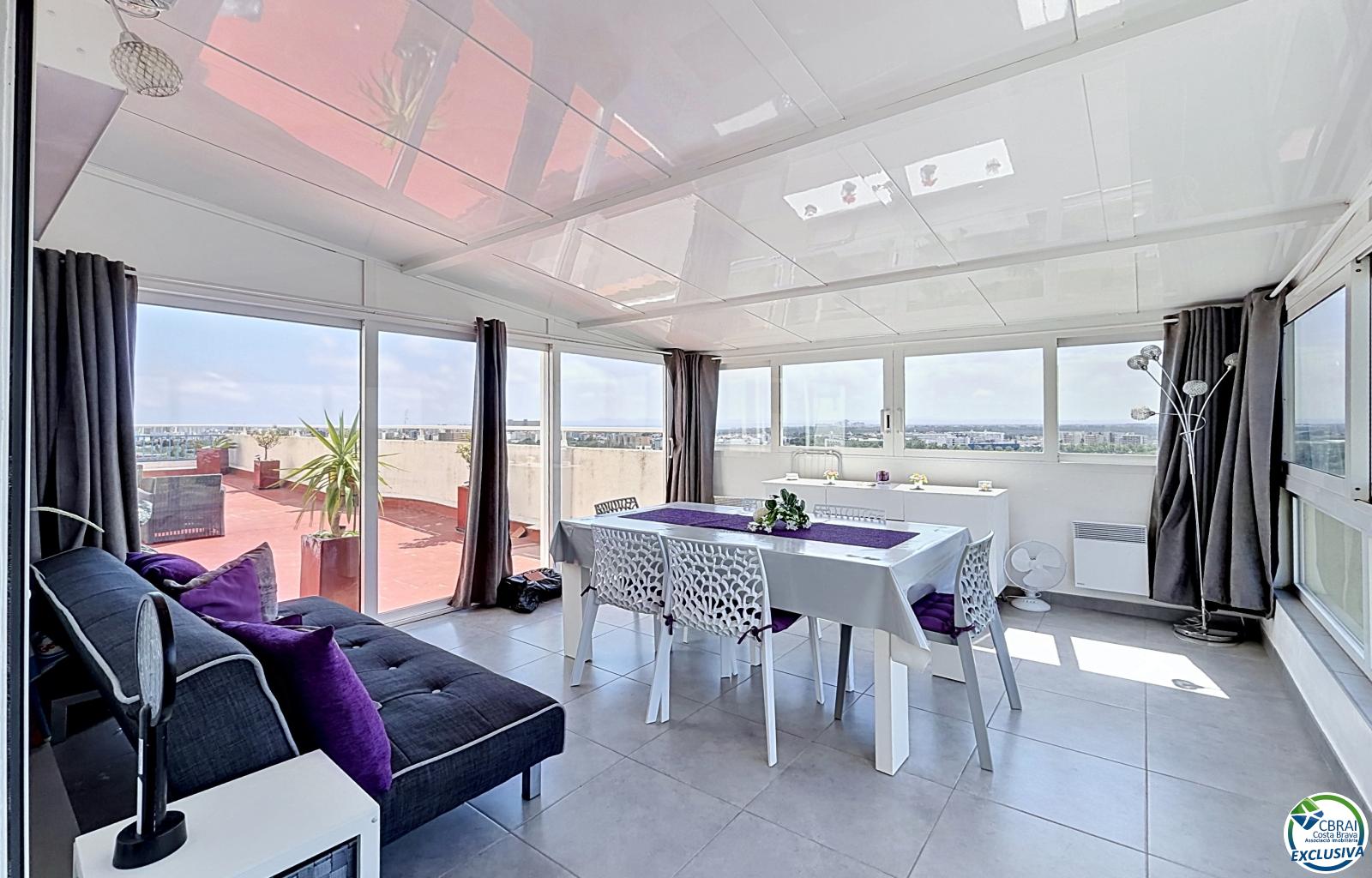Large renovated studio with a 72 m² terrace, recent veranda, and panoramic views of the Bay of Roses in a residence with a pool and parking - El Cortijo - Ref. CBR6443 - photo 7