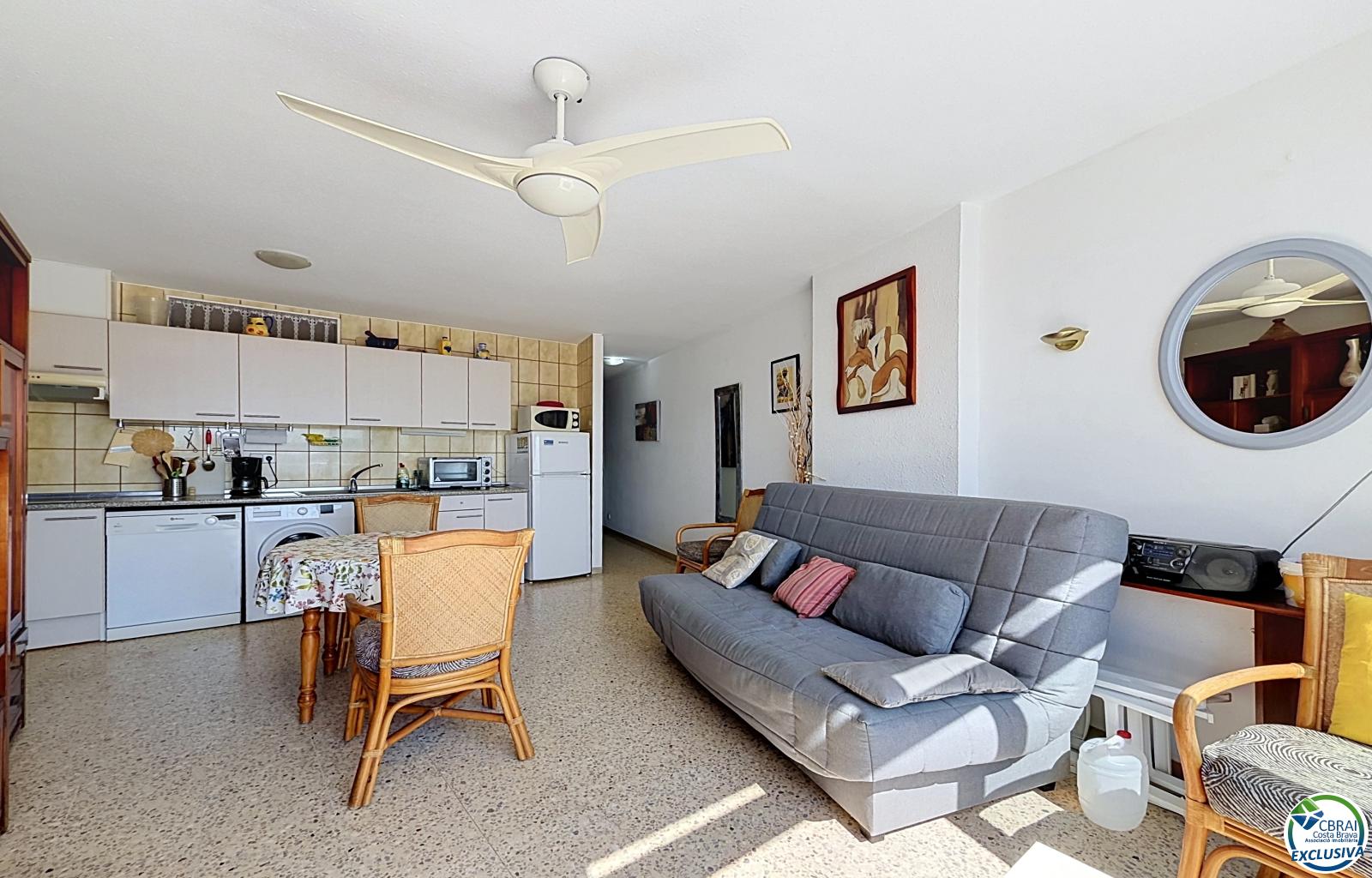 Apartment just steps from the beach with sea views in Empuriabrava - Muga - Ref. CBR6662 - photo 11