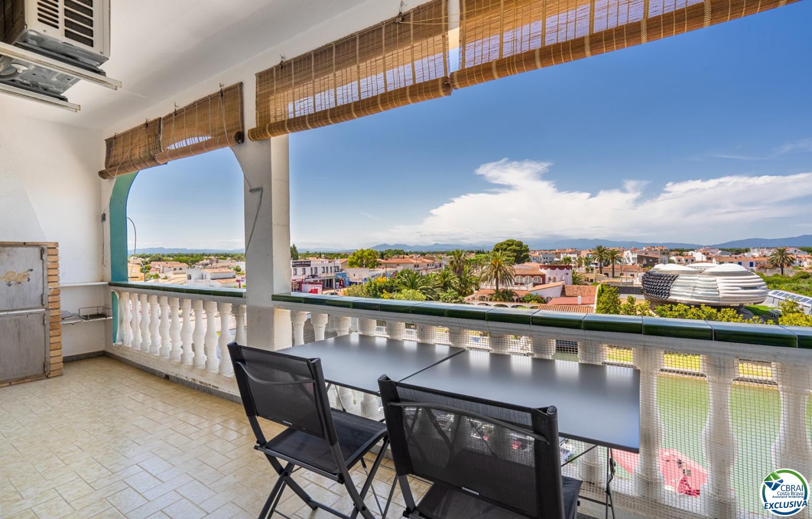 Modern apartment in the center Empuriabrava for sale, canal view and near beach