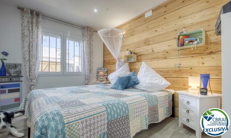 Preciosa casa reformada en el centro de Empuriabrava