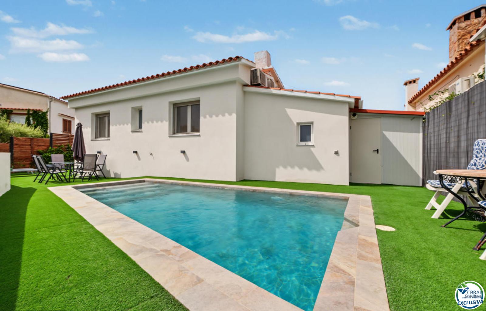 Casa amb llicència turística, piscina i vistes a la badia de Roses - Mas Fumats - Ref. CBR6606