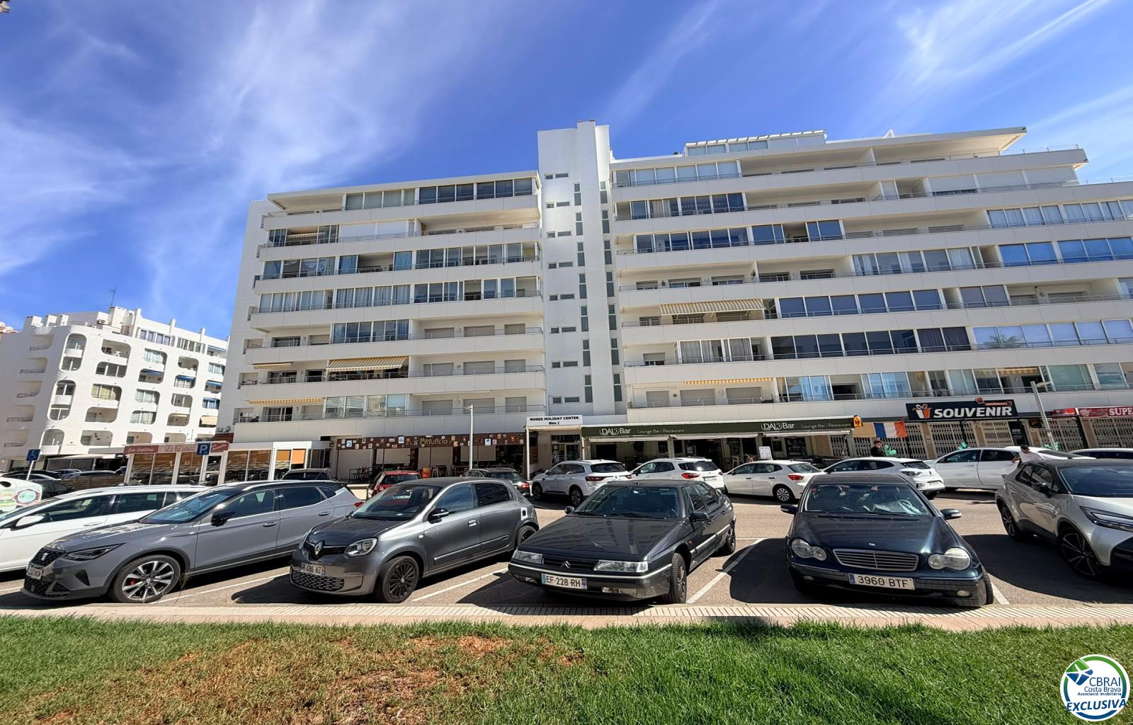 Seafront location, sea views, parking, swimming pools and gardens by the beach. - Santa Margarida - Ref. CBR6664 - photo 46