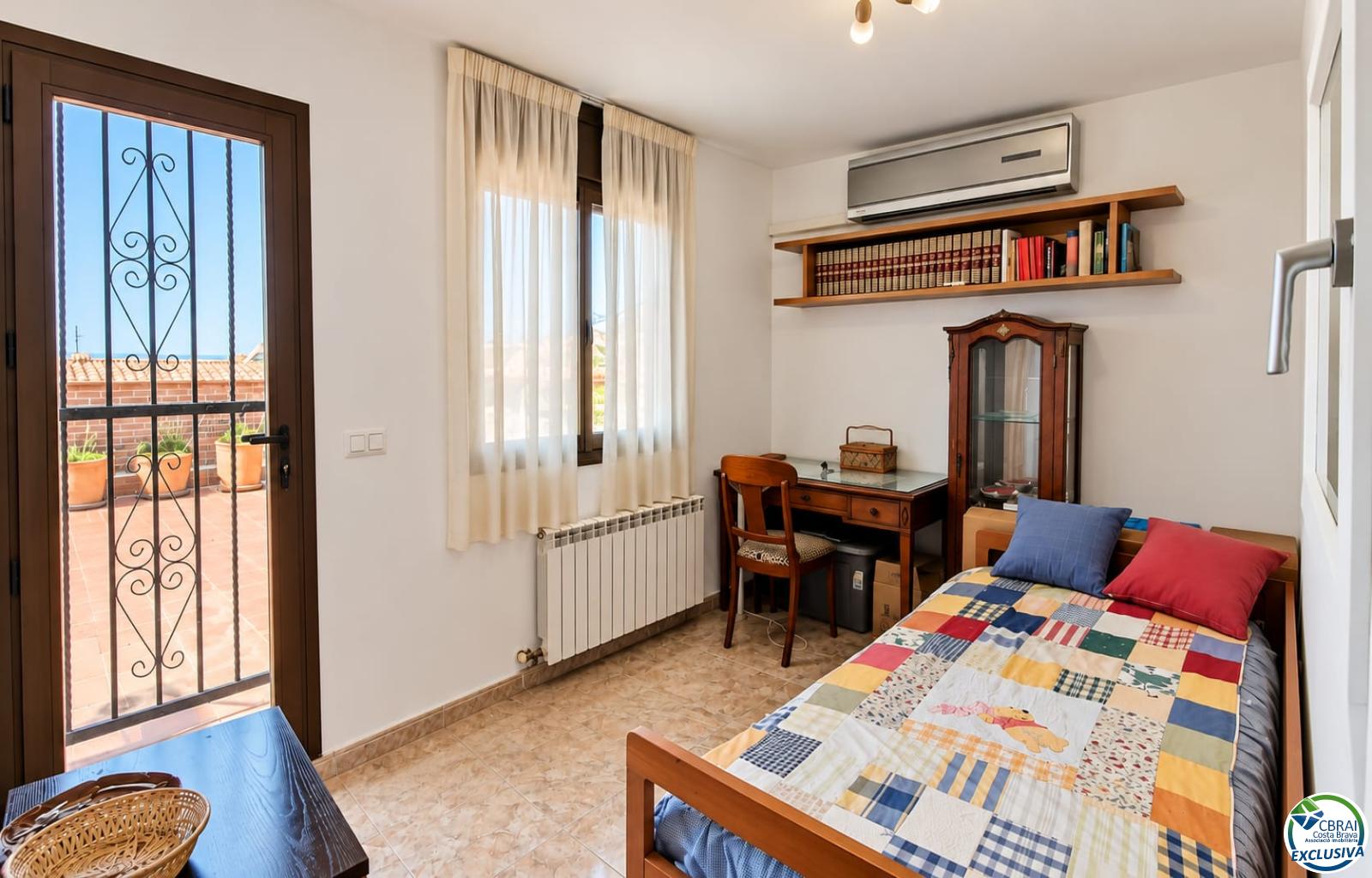 3-Bedroom Duplex Penthouse with Spacious Terraces, Swimming Pool and Parking - Centre - Ref. CBR6677 - photo 16