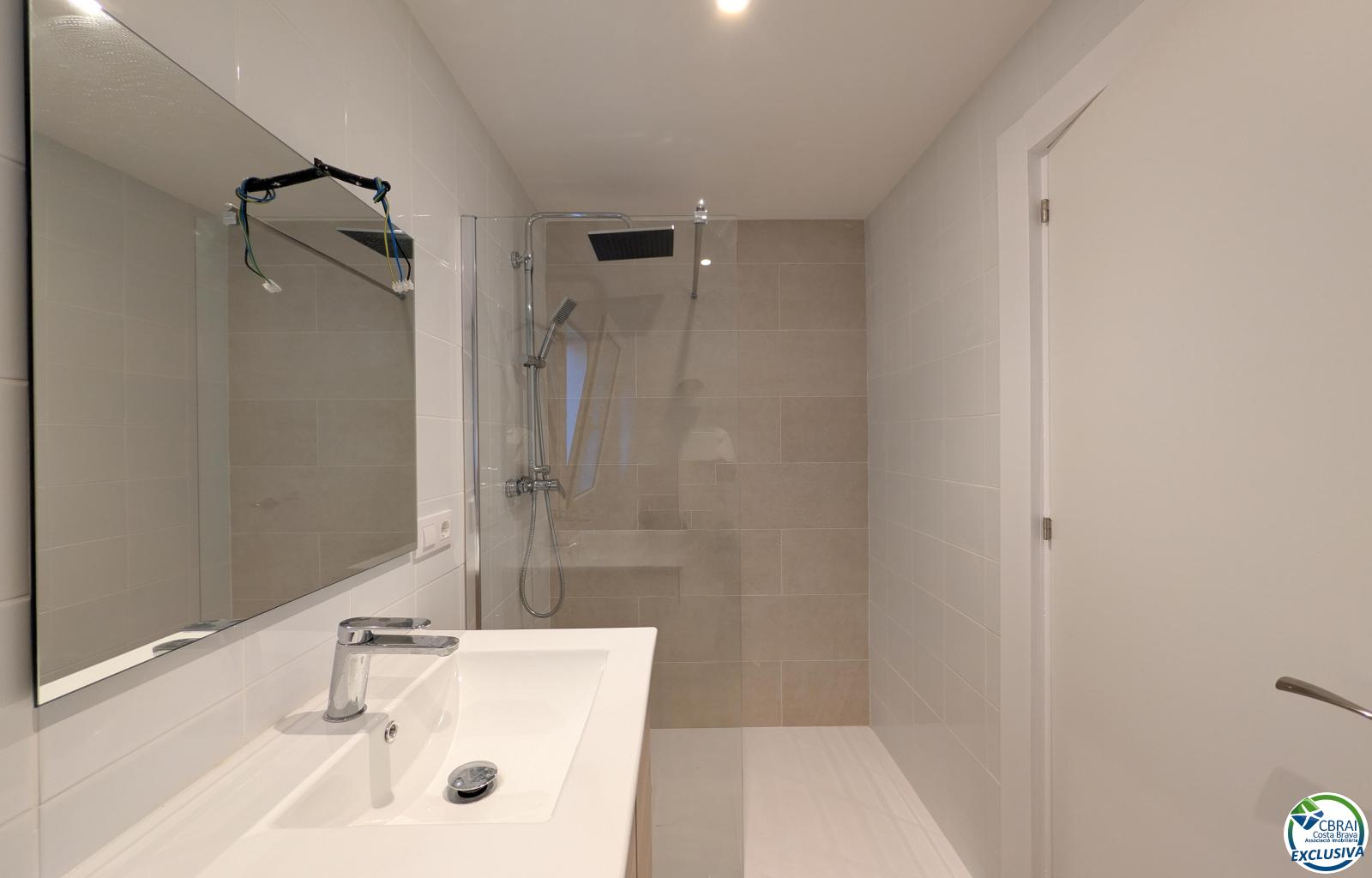 Renovated apartment with elevator, 500 m from the beach and next to the Renfe station - Portbou - Ref. CBR6611 - photo 11