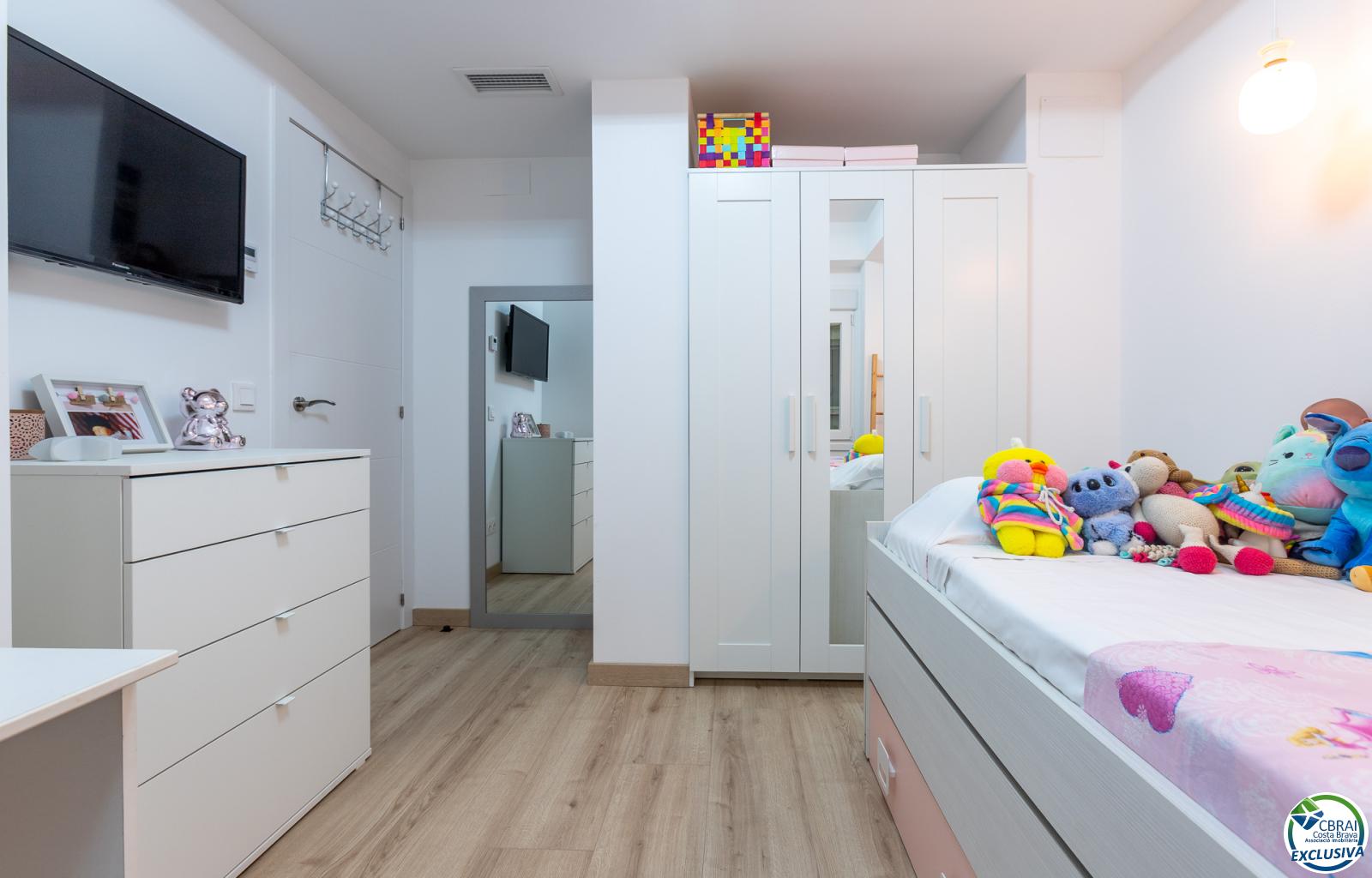 Renovated apartment with 3 bedrooms 100 m from the beach in Roses. - Centre - Ref. CBR6355 - photo 21