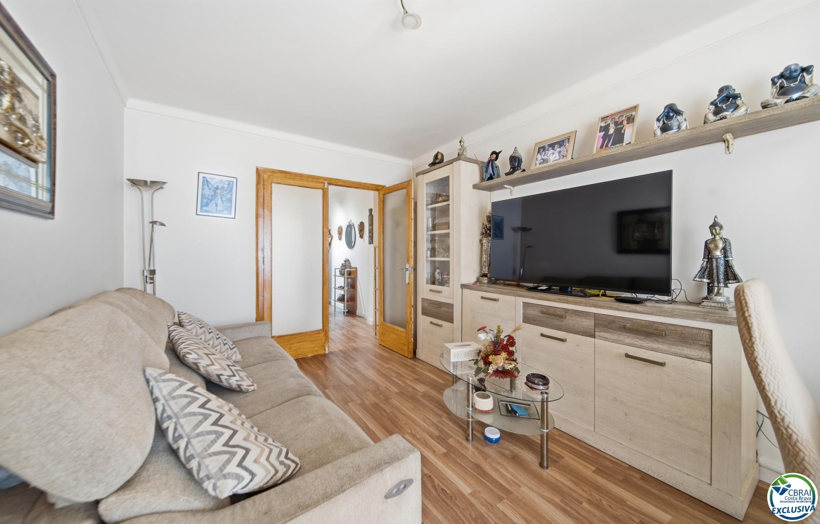 Apartment in the Heart of the Town Centre, Just 250 Metres from the Beach. - Ref. CBR6529 - photo 9