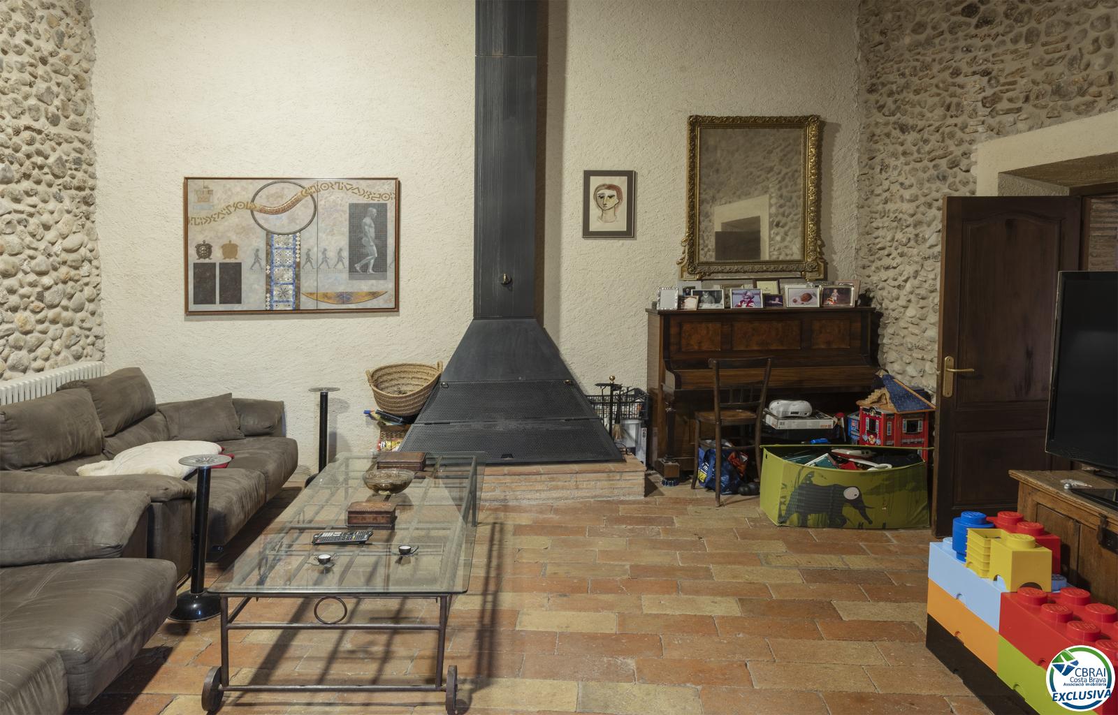 Exclusive Historic Estate in Alt Empordà with 7 Residences, Rural Tourism Licence and Established Profitability - Casc urbà - Ref. CBR6515 - photo 18