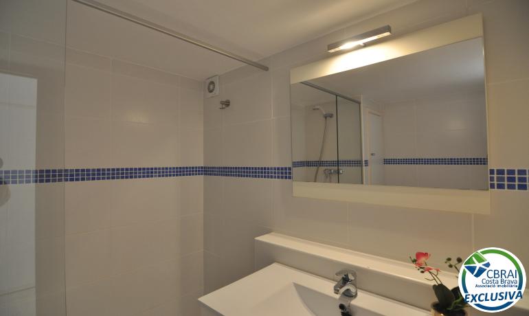 Renovated studio with community pools, garden and parking
