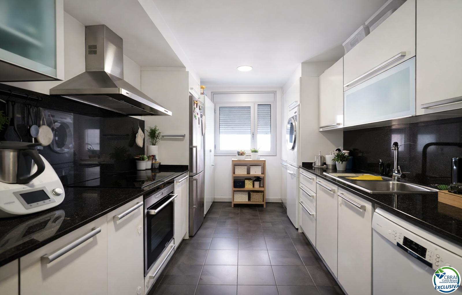 Penthouse duplex with large terrace and parking in central Roses - Centre - Ref. CBR6427 - photo 16