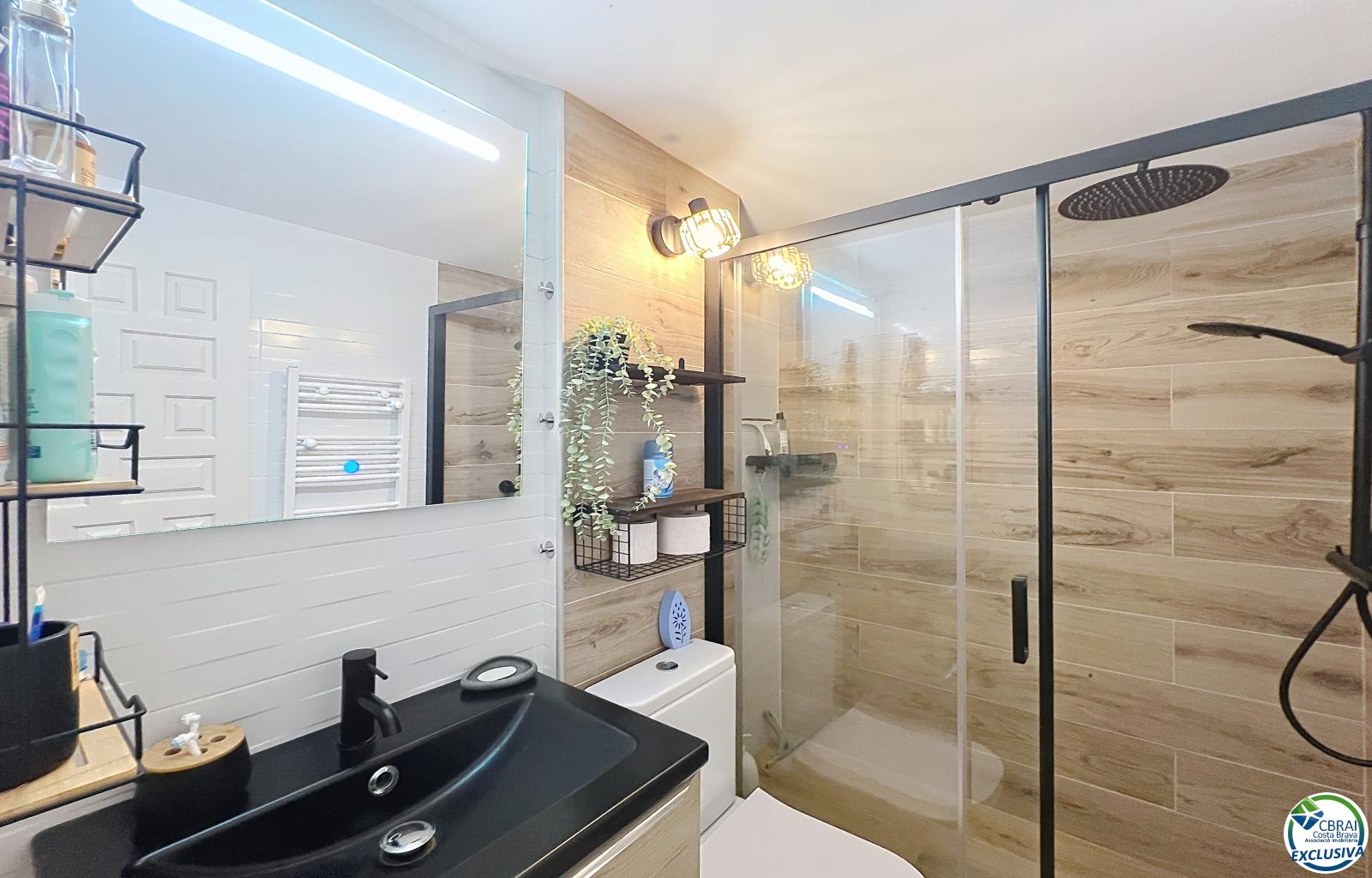Reformed apartment with terrace at 150 m from the beach – Empuriabrava - Sant Mori - Ref. CBR6644 - photo 16