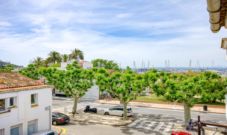 Sea View Apartment in the Fishermen’s Quarter – Roses