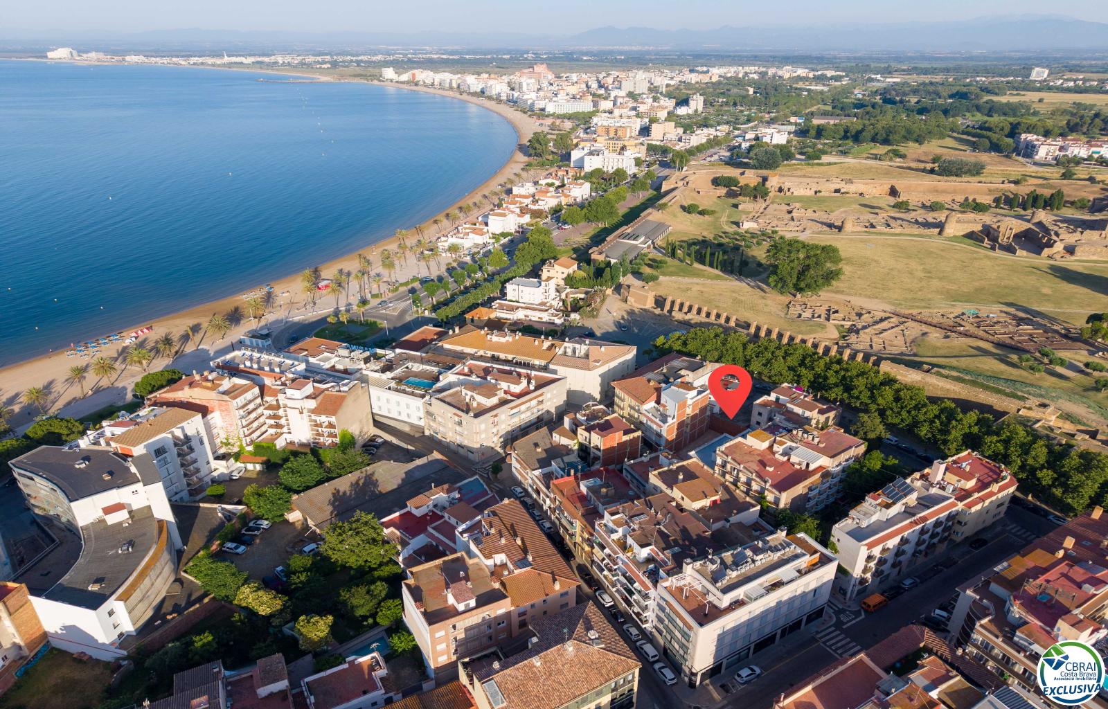 Apartment in the Heart of the Town Centre, Just 250 Metres from the Beach. - Ref. CBR6529 - photo 5