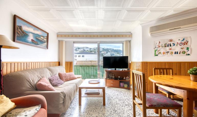 Sea View Apartment in the Fishermen’s Quarter – Roses