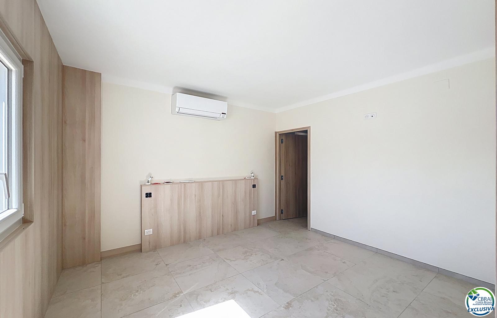 Renovated house with 5 bedrooms and tourist license in Empuriabrava, Peni area. - Ref. CBR6475 - photo 21