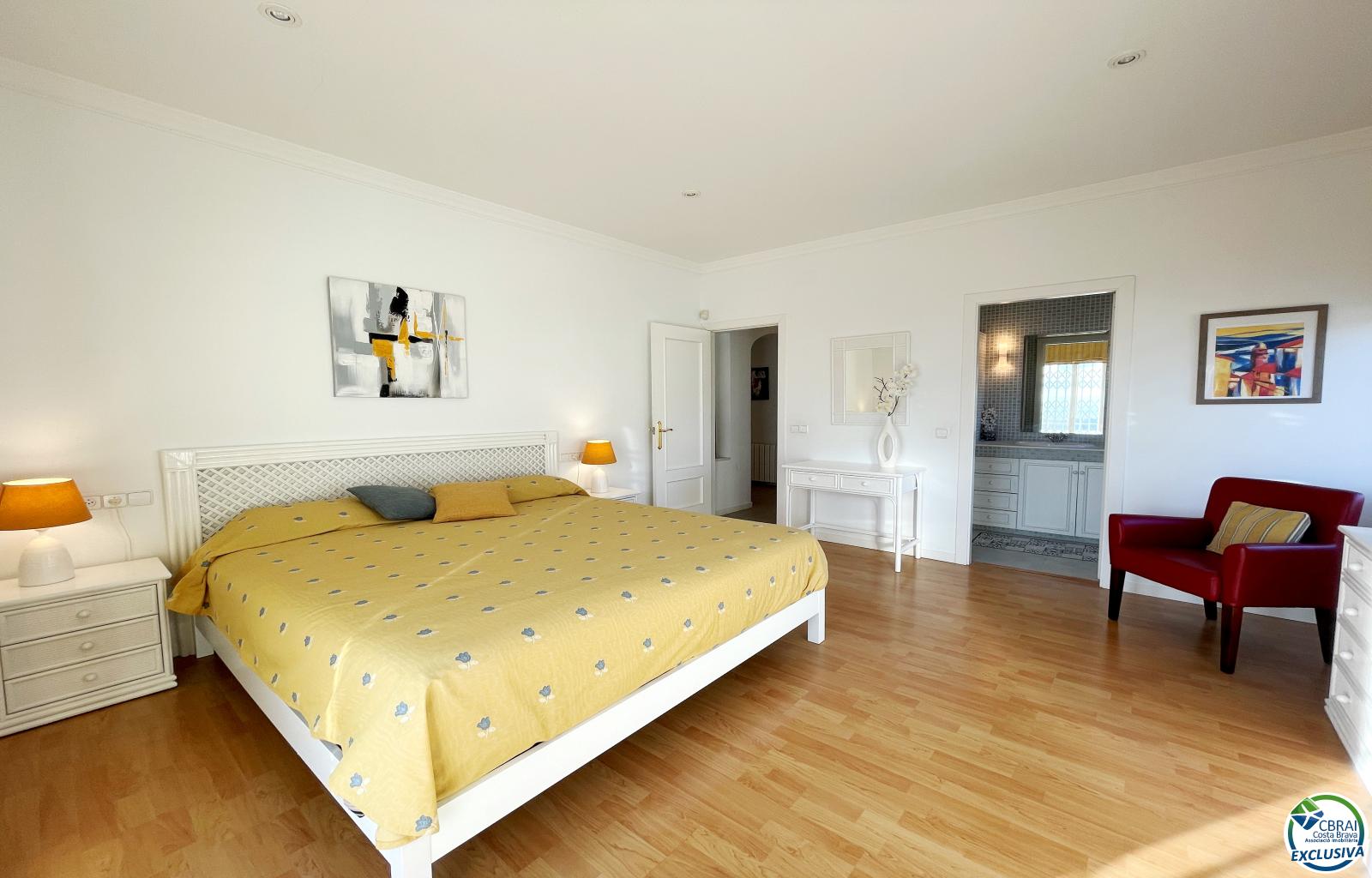 PANORAMIC VILLA WITH SEA VIEWS, PRIVATE POOL AND LARGE PLOT IN MAS FUMATS - Ref. CBR6372 - photo 18