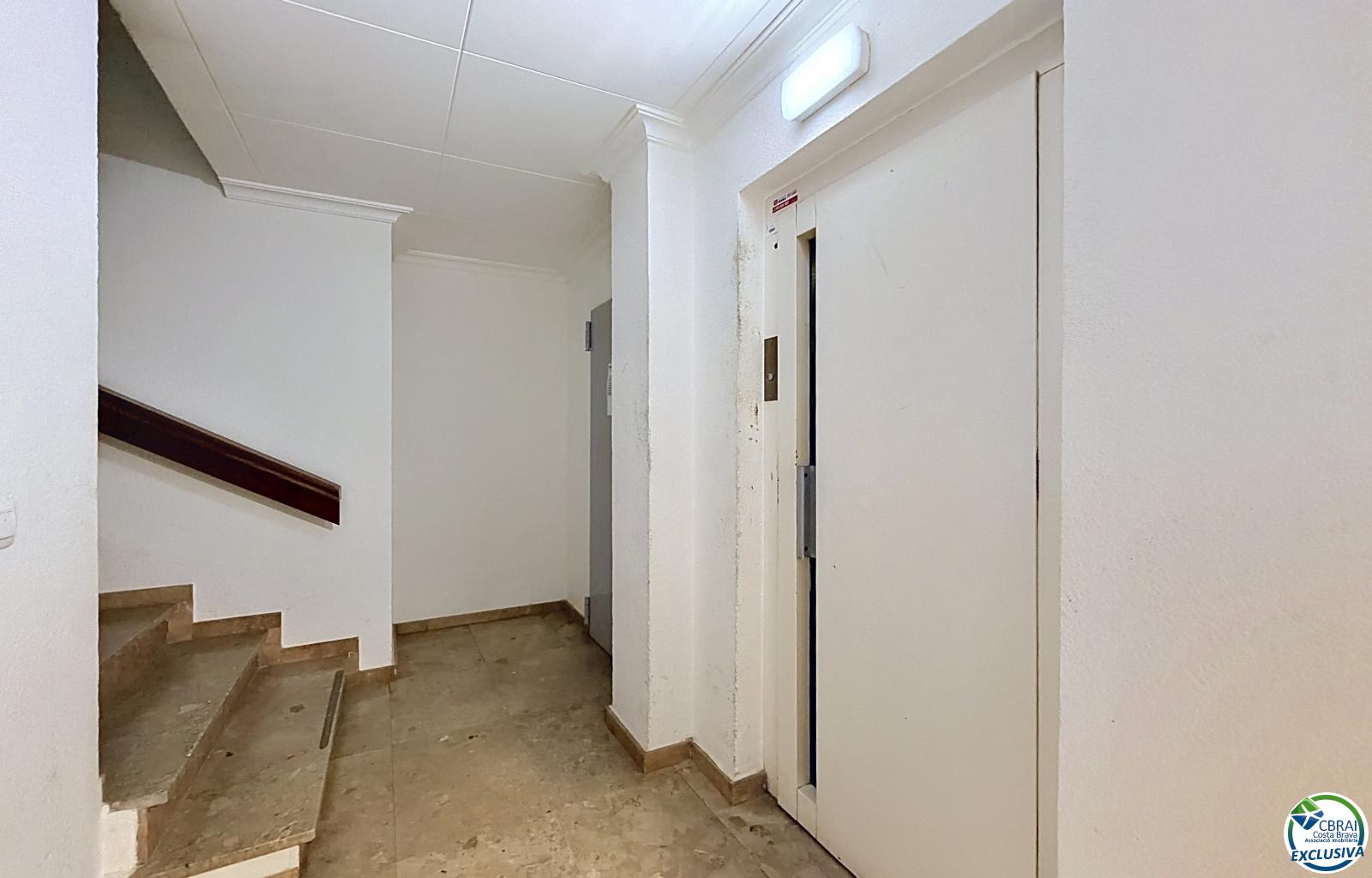 Renovated apartment with tourist license in the center of Rosas, 150m from the beach - Centre - Ref. CBR6548 - photo 17