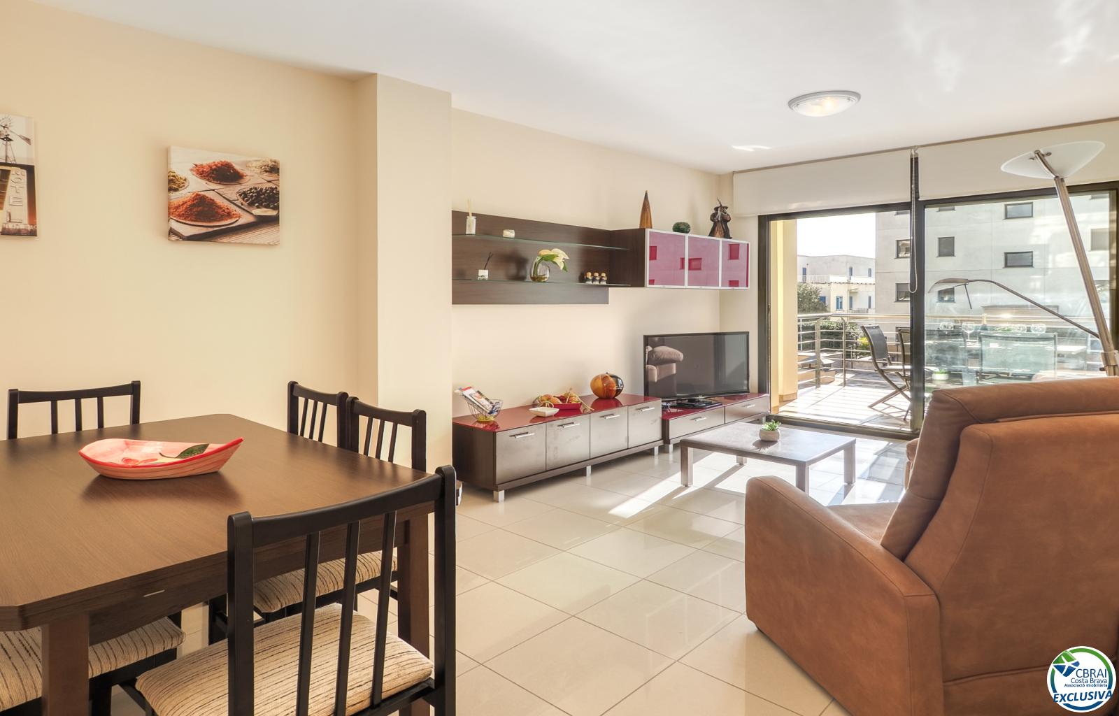 For sale: High-standard apartment in Roses 50 m from the sea - Salatà - Ref. CBR6685 - photo 2