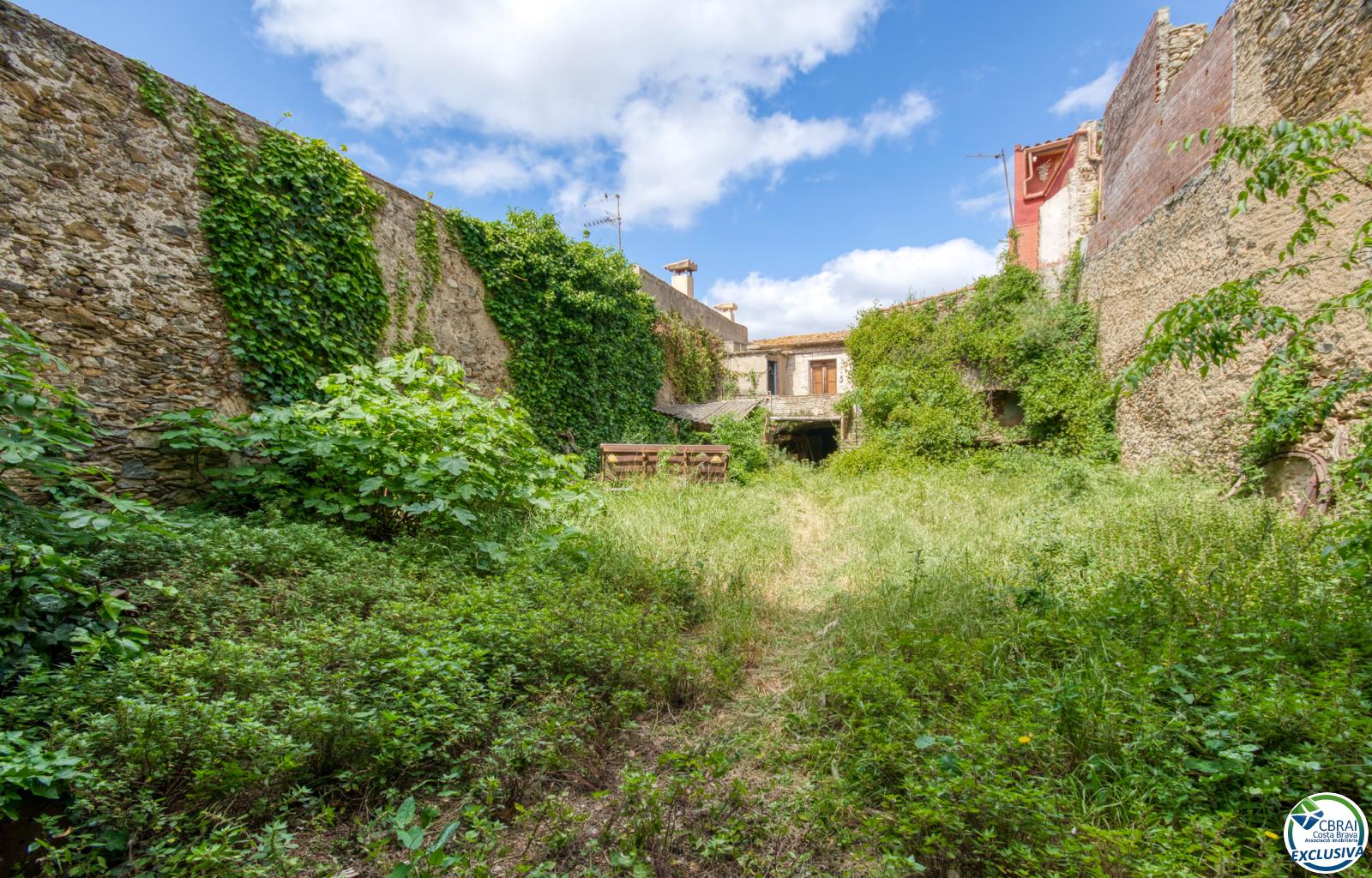 Authenticity and Potential: Village House with "Voltes Catalanes" in the Heart of Palau-saverdera - Centre - Ref. CBR6447 - photo 2