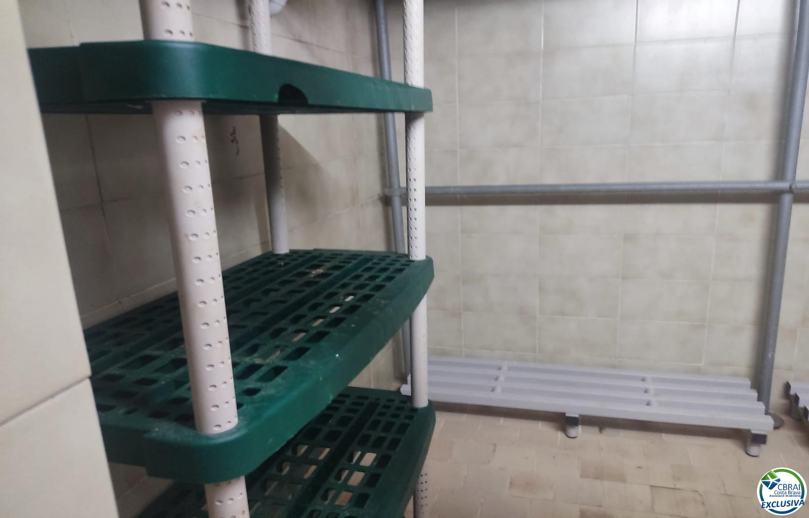 For sale commercial premises, former butcher shop. - Puigmal - Ref. CBR6667 - photo 11