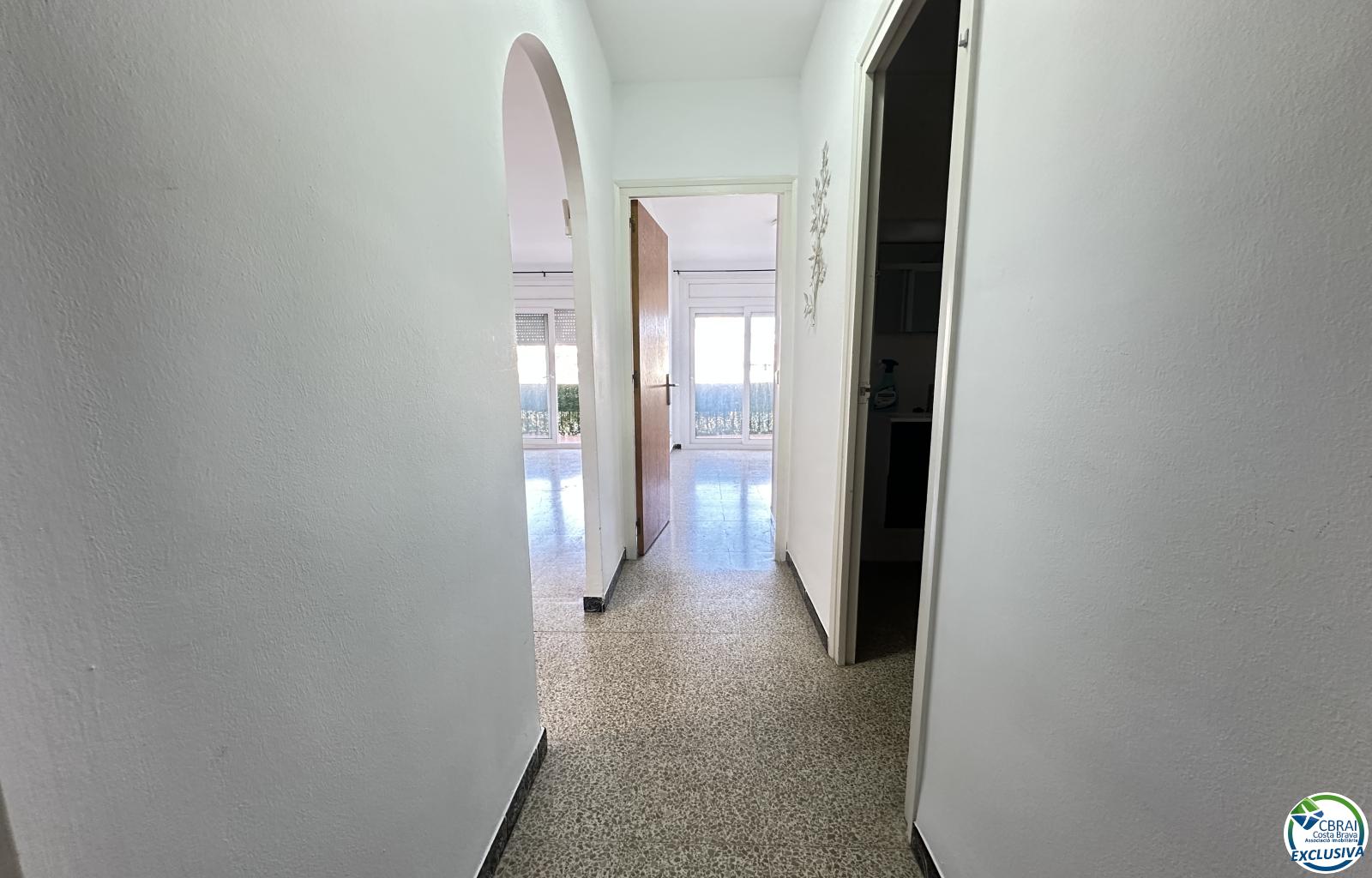 Spacious apartment next to the beach and shops - Sant Mori - Ref. CBR6561 - photo 4