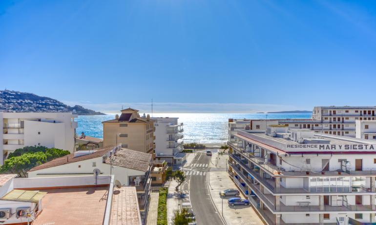 Penthouse im Duplex-Stil mit schöner Aussicht, 150 m vom Strand entfernt