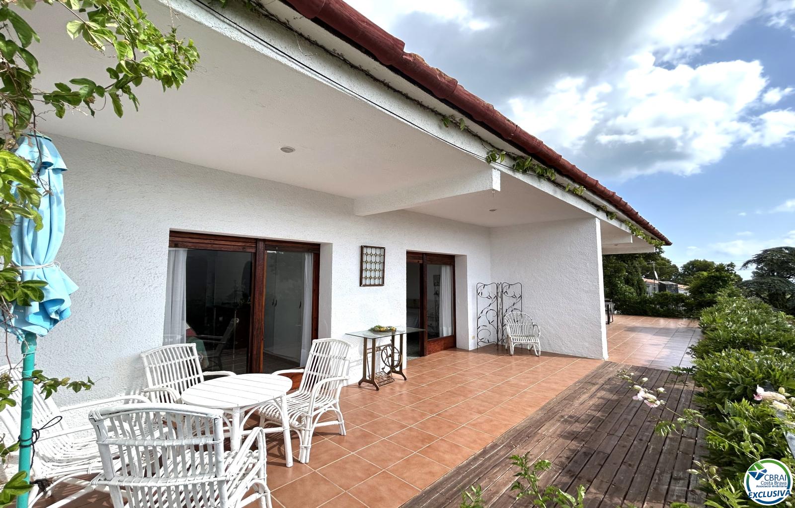 House in Llançà with a tourist license, sea views, and just a few meters from the beach. - Grifeu - Ref. CBR6637 - photo 15