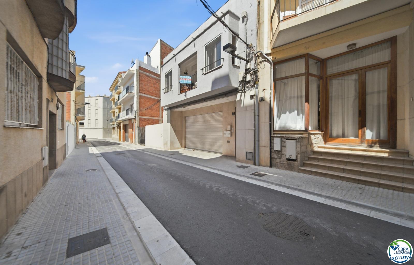 Apartment in the Heart of the Town Centre, Just 250 Metres from the Beach. - Ref. CBR6529 - photo 30