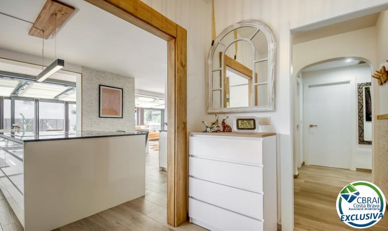 Preciosa casa reformada en el centro de Empuriabrava