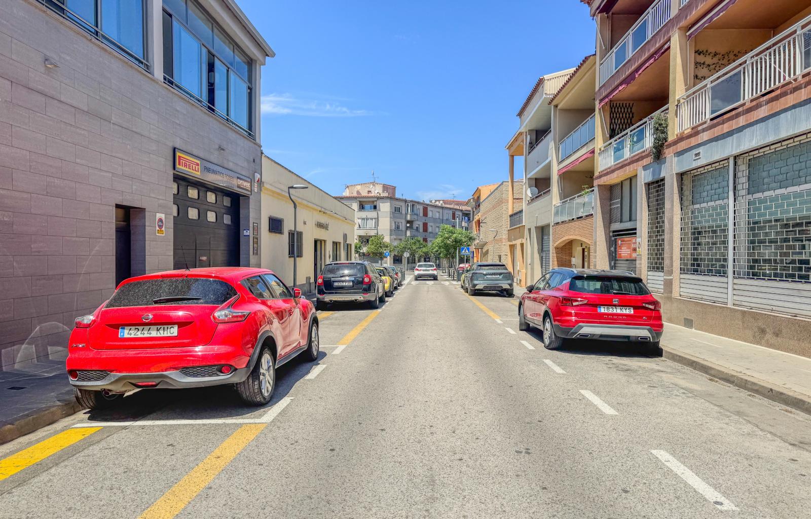 Enclosed garage in the heart of Roses - Centre - Ref. CBR6505 - photo 3