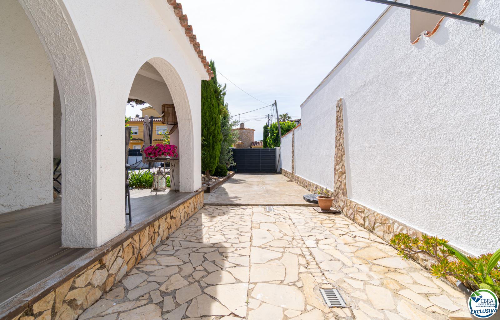 Stunning renovated house with pool in Empuriabrava - Peni - Ref. CBR6547 - photo 34