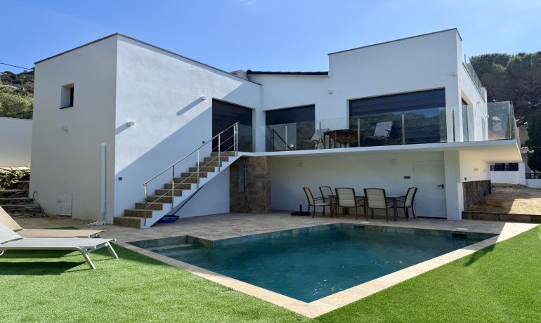 Sales House in Roses, Costa Brava