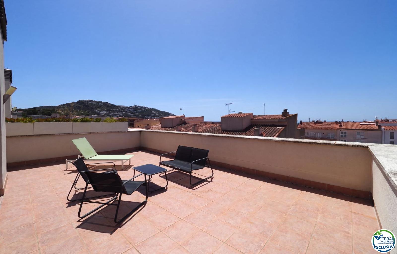 Penthouse duplex with large terrace and parking in central Roses - Centre - Ref. CBR6427