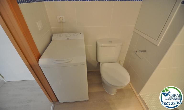 Renovated studio with community pools, garden and parking