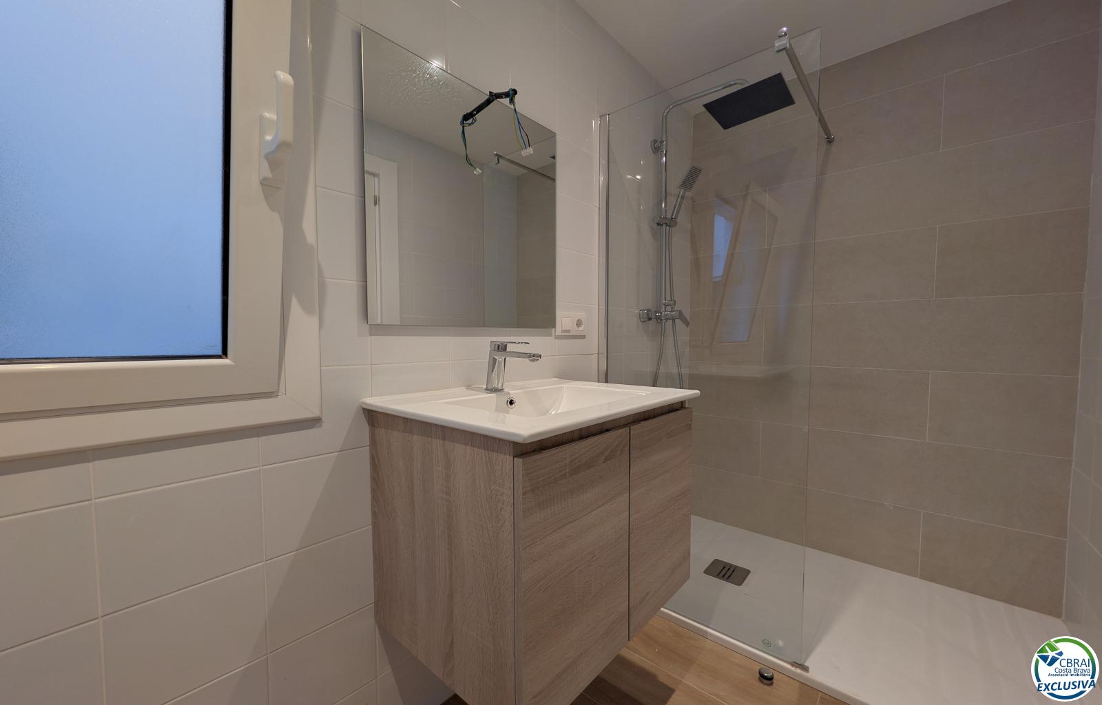 Renovated apartment with elevator, 500 m from the beach and next to the Renfe station - Portbou - Ref. CBR6611 - photo 10